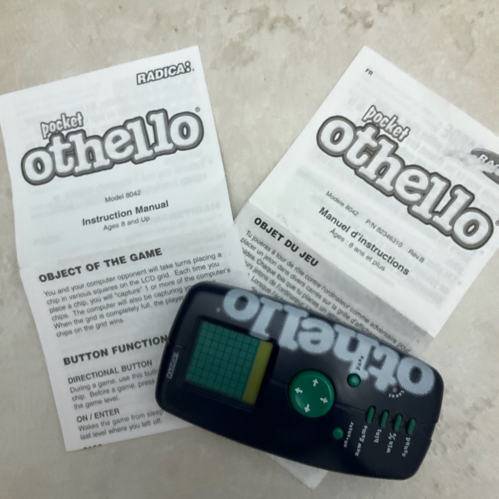 Othello hand travel electronic game
